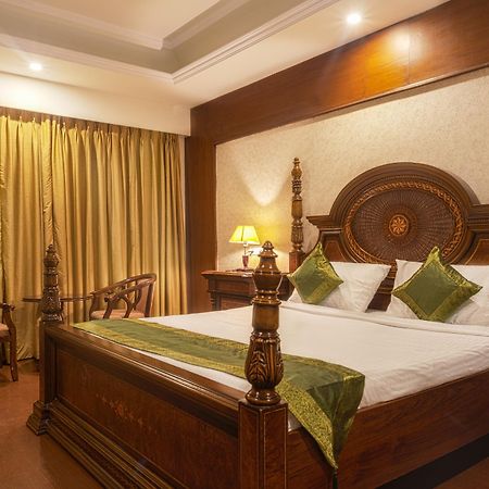 Treebo Trend Grand Plaza Nampally Хидерабад Екстериор снимка