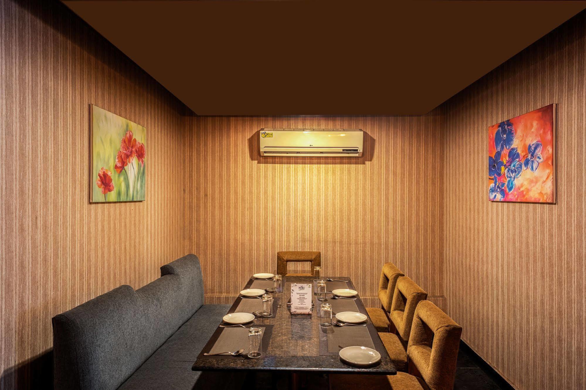 Treebo Trend Grand Plaza Nampally Хидерабад Екстериор снимка