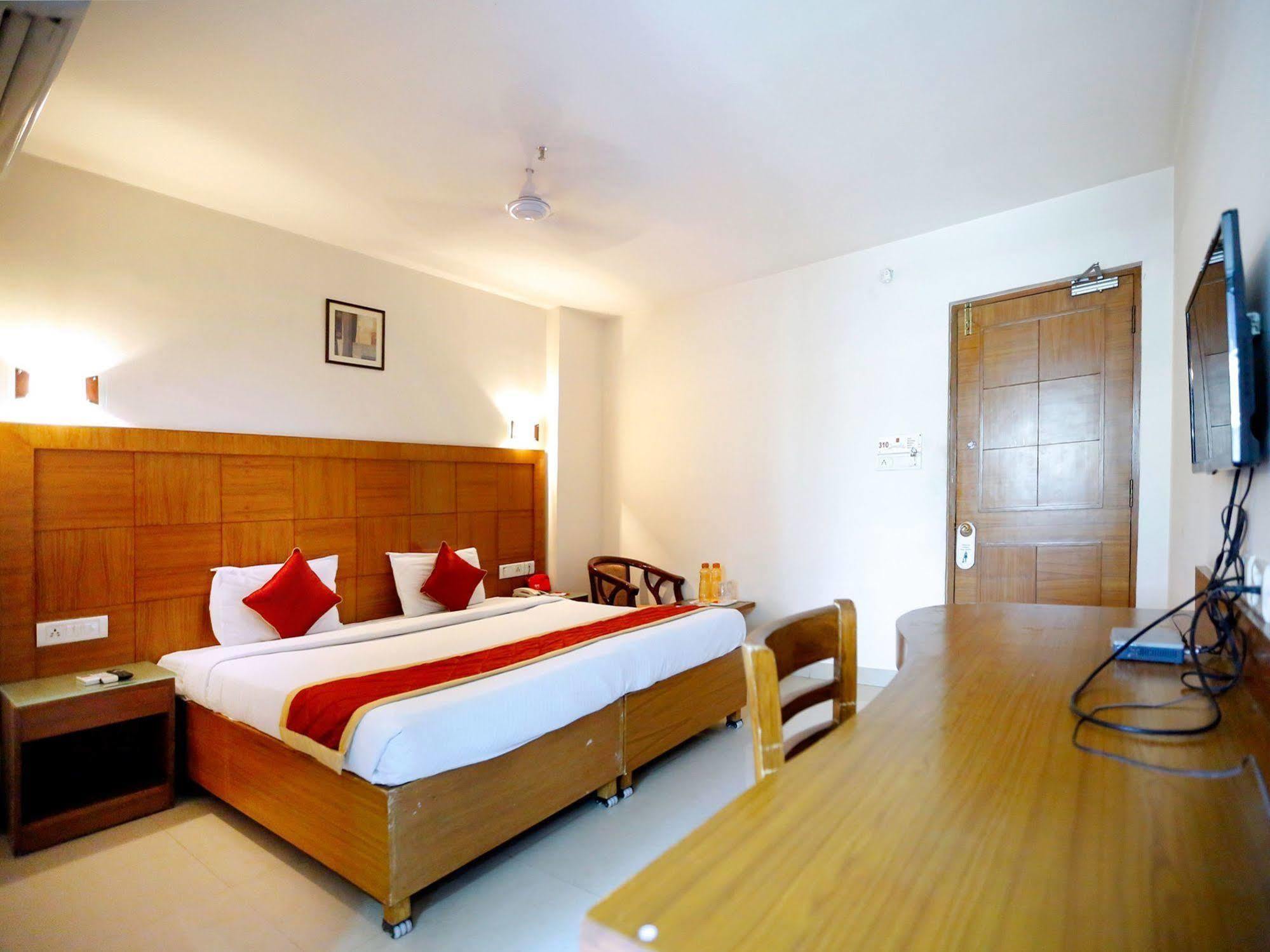 Treebo Trend Grand Plaza Nampally Хидерабад Екстериор снимка