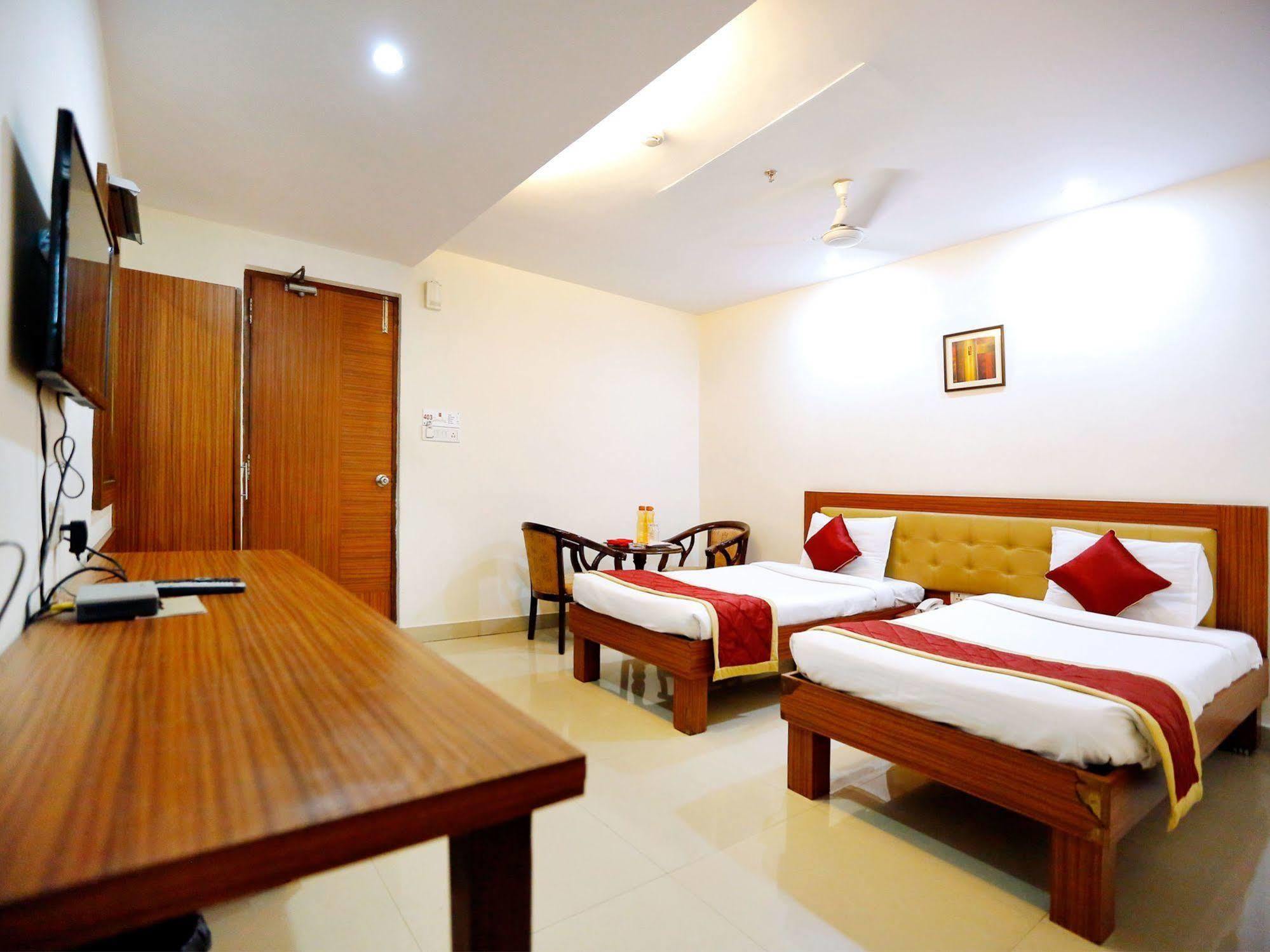 Treebo Trend Grand Plaza Nampally Хидерабад Екстериор снимка