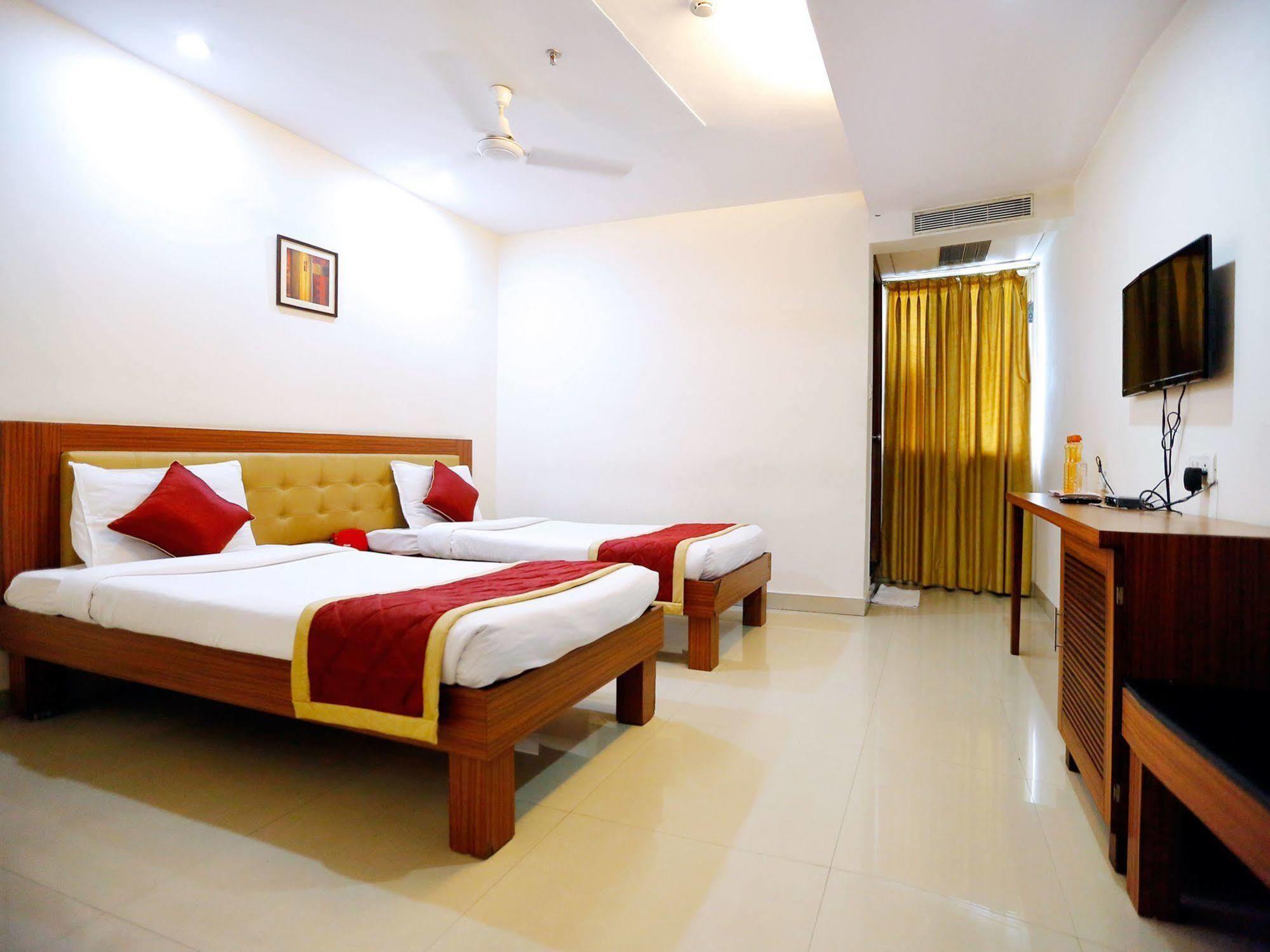 Treebo Trend Grand Plaza Nampally Хидерабад Екстериор снимка